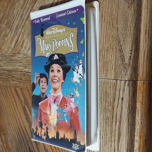 Walt Disney's Masterpiece Mary Poppins VHS - Picture 5 of 7